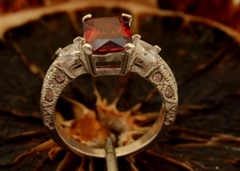 ALEXIS - srebrny pierścień z granatem