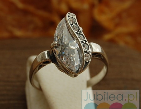 INSBRUCK - srebrny pierścionek z kryształkami Swarovski