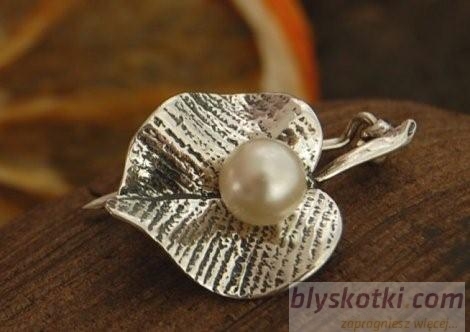 LILIA - srebrna broszka z perłą