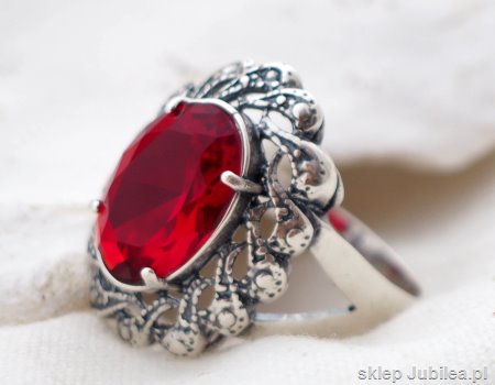 CASTELLON - srebrny pierścień z rubinem