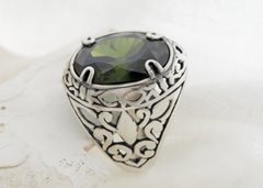 srebrny pierścień, sygnet z oliwinem LEON