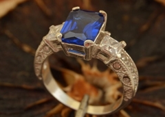 ALEXIS - srebrny pierścień z szafirem