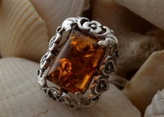 ARANCZA - srebrny pierścień z bursztynem