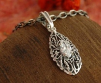 AVILA - srebrny wisiorek z kryształem Swarovskiego 
