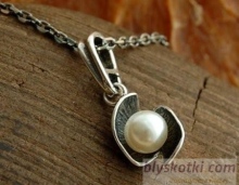 FESTA - srebrny wisiorek z perłami 