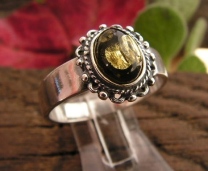 ADYGA - srebrny pierścionek z bursztynem