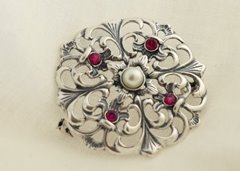 DOROTA - srebrna rozeta perła i rubiny