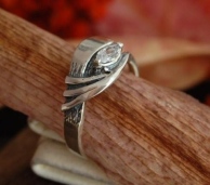 BEBEL - srebrny pierścionek z kryształem Swarovskiego