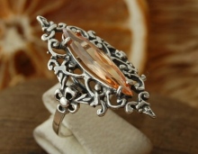 JUNGA - srebrny pierścionek z topazem złocistym