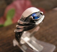 GLIDA - srebrny pierścionek z szafirem