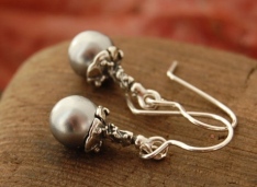 CUTOLO - srebrne kolczyki z szarymi perłami 